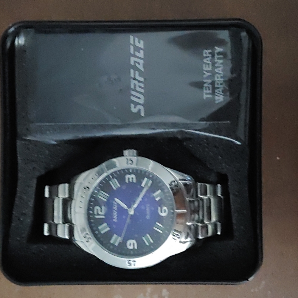 Surface Silver Quartz Men's Watch